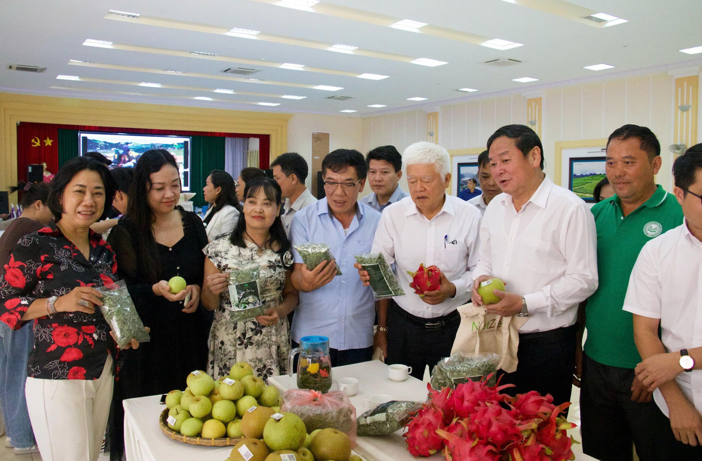 DIỄN ĐÀN "NÔNG NGHIỆP XANH VÀ TUẦN HOÀN ĐÁP ỨNG YÊU CẦU QUỐC TẾ VÀ XÚC TIẾN THƯƠNG MẠI, ĐẦU TƯ NÔNG SẢN XANH TẠI TỈNH SƠN LA"